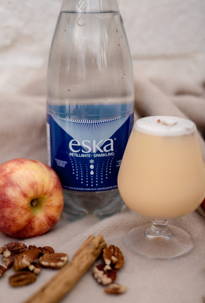 Mocktail pomme et cannelle avec eau pétillante Eska nature